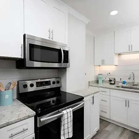 1Br Apt,Centrally Located, City View